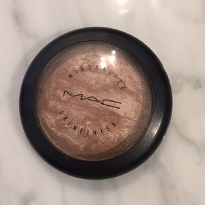 MAC Mineralize Skinfinish Highlighter